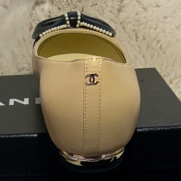 NIB CHANEL Bow Ballerina Flats Lambskin Beige/Black Pearl 38.5 RARE - Picture 3 of 7